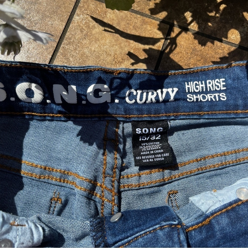 Women's Blue Denim Shorts S.O.N.G. Curvy 15/32 button up - Picture 7 of 9